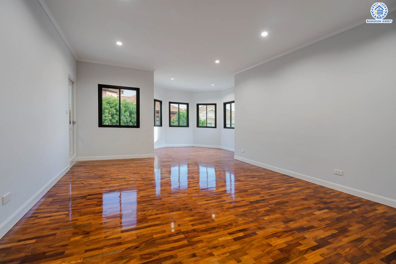 บ้านมือสองตกแต่งใหม่ ม.ภัสสร7 รัตนาธิเบศร์ พื้นที่กว้างกว่า 58.9 ตร.ว. รองรับทุกความสุข ฟังก์ชัน 3 ห้องนอน 3 ห้องน้ำ 2 ห้องอเนกประสงค์ จอดรถได้ 2 คัน บนทำเลเดินทางสะดวก ติดถนนใหญ่ ใกล้รถไฟฟ้า "สถานีบางพลู" เพียง 400 ม.